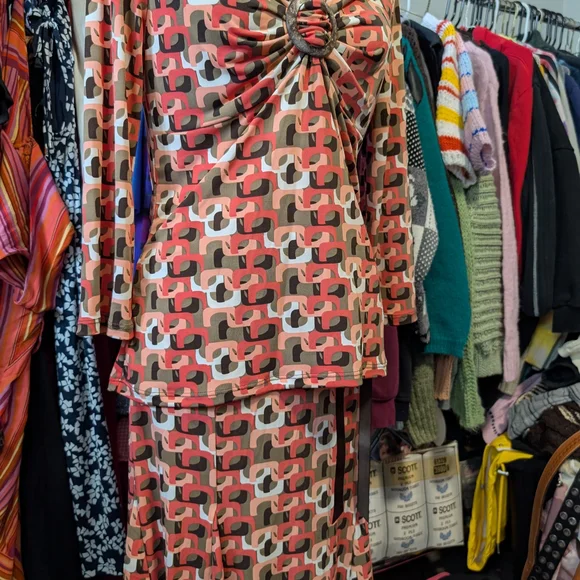 *Sold*Geometric Print Set with Ring Detail - Picture 3 of 9